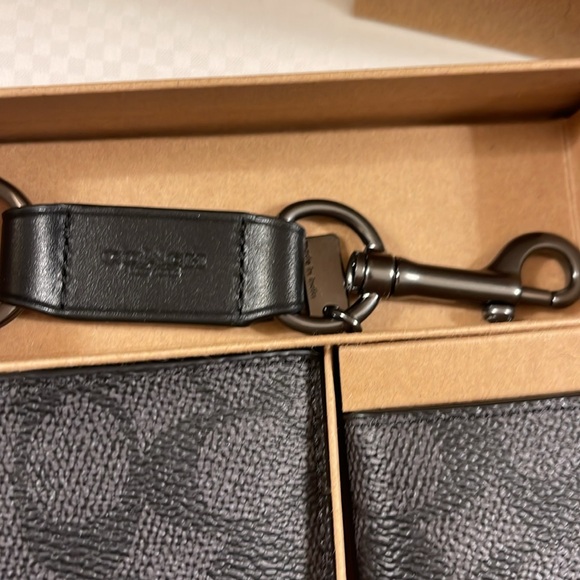 COACH | Men’s Wallet. Gift Set, Coach Box, & Store Bag. Gift ready. - Picture 5 of 11